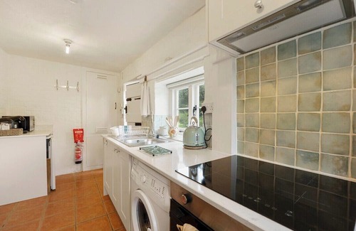 Patrixbourne Cottage | Cosy, family friendly, countryside cottage with fireplace and private parking