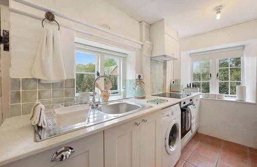 Patrixbourne Cottage | Cosy, family friendly, countryside cottage with fireplace and private parking