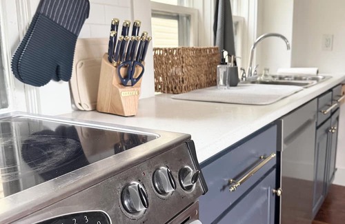 Harbourview House | Lower your anchor and unwind at this harbour side home!