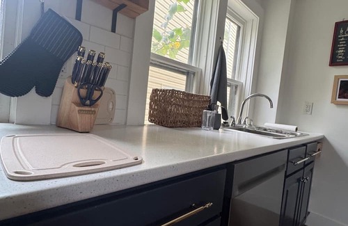 Harbourview House | Lower your anchor and unwind at this harbour side home!