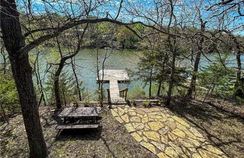 La Cygne Cabin | Ember Lake Retreat LakeFront Getaway LaCygne