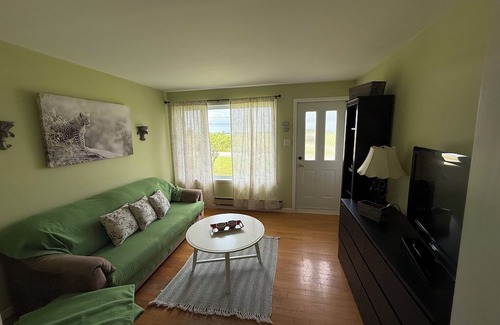 Saint-Laurent-de-l'ile d'Orleans Villa | House Ile D'Orleans Chez Joe