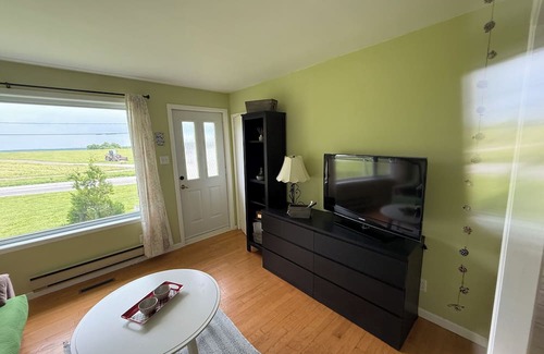 Saint-Laurent-de-l'ile d'Orleans Villa | House Ile D'Orleans Chez Joe