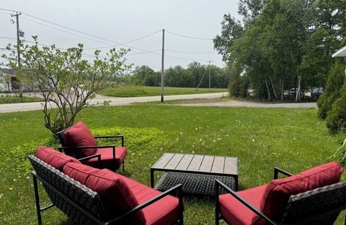 Saint-Laurent-de-l'ile d'Orleans Villa | House Ile D'Orleans Chez Joe