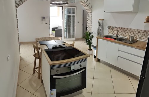 Montijos Cottage | 'Casa' with Balcony and Wi-Fi