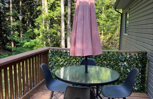 Roberts Creek House | Roberts creek home in the trees