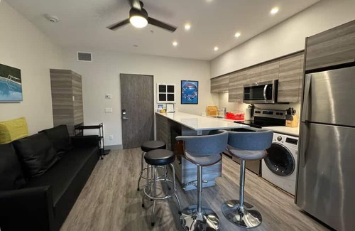 Vernon Resort | Lakeview King Studio Suite with Full Kitchen – $2,000/Month Rental in Vernon, BC