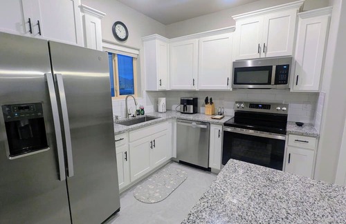 Las Cruces House | Modern 2BR/2BA + Office Home Walk to Red Hawk Golf Club, Near NMSU & White Sands