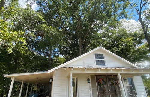 Edmonton Cottage | PossumLOVE House in the Country charm peace& tranquility