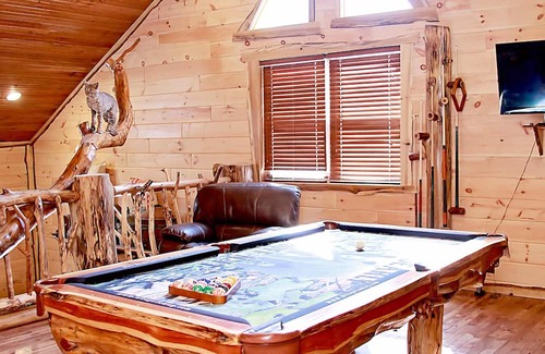 Pecks Mill Cabin | Deluxe 4 Bedroom Log Cabin