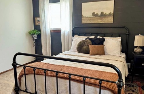 Clinton Other | Family friendly Countryside stay! Easy access to Route 66 and I-40