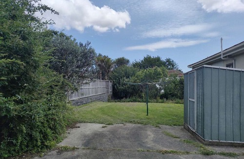 Mount Albert Ski Chalet | 6 Beds including 4 Double Beds and 2 Sofa Bed Garden Chalet, 8 Renton Road, Mt Albert, Auckland