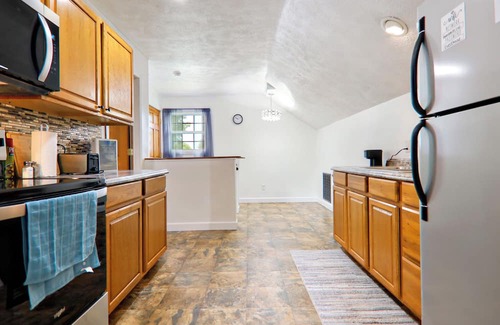 Lincoln Apartment | Fully Furnished Detached Garage Apartment Near Downtown Lincoln
