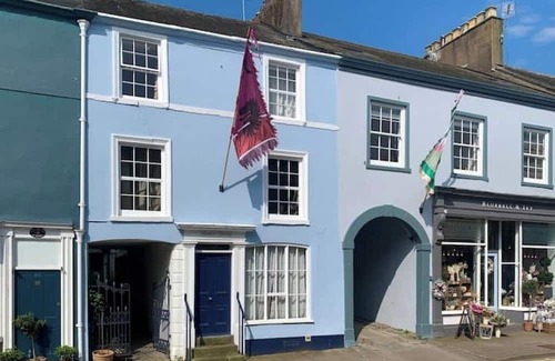 Newland Near Ulverston House | Charming 5* Georgian Townhouse + Sauna sleeps 6