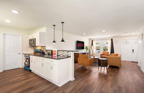 Sterling House | Private and Cozy 3 BEDR+2 BTH Single Fam Home