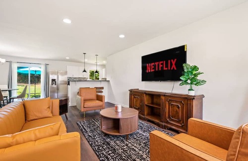 Sterling House | Private and Cozy 3 BEDR+2 BTH Single Fam Home
