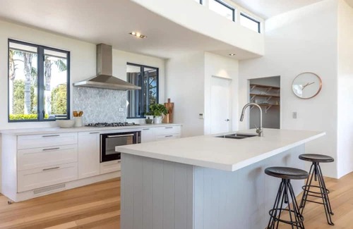 Omiha House | Chardy Ridge Summary:
