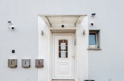 Velbert Apartment | Good location, ideal for fitters, trade fair guests, 3 bedrooms, SmartTV