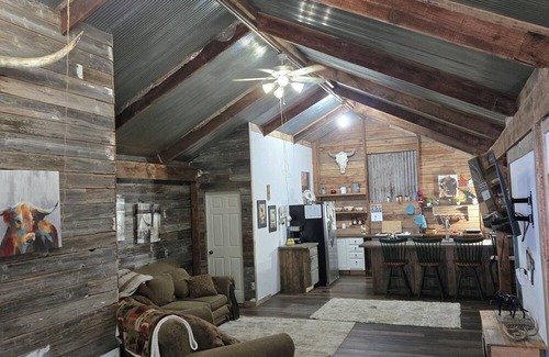 Michael House | Charming 2-bedroom barnloft on hobby farm in Pleasant Hill pittsfield area