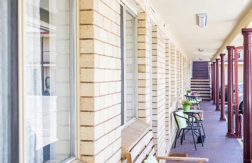 Goulburn Bed & Breakfast | Lilac City Motor Inn 2 Bedroom Interconnect 9/10