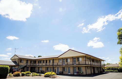 Goulburn Bed & Breakfast | Lilac City Motor Inn 2 Bedroom Interconnect 9/10