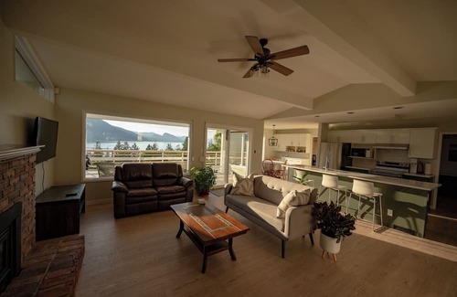 Okanagan-Similkameen House | Sagehouse - A Lakeview escape in the heart of wine country