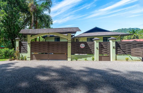 Golfito House | Golfito Luxury + Privacy-Located less than 5 minutes from the airport, grocery stores