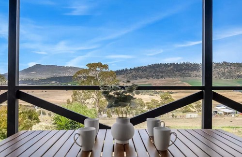 Richmond Cabin | Modern & Scenic Valley Escape