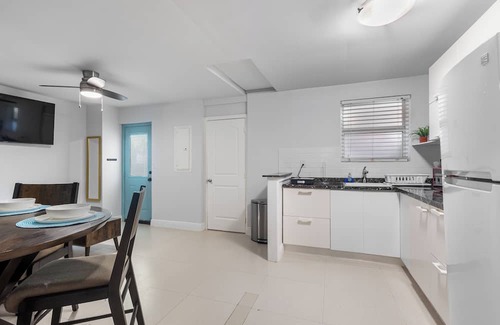 The Roads Cottage | Soothing cottage Next to Brickell