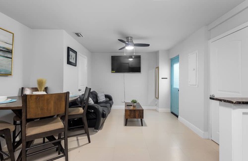 The Roads Cottage | Soothing cottage Next to Brickell