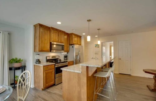 Lansing House | Spacious Country Family Haven in Lansing Kansas