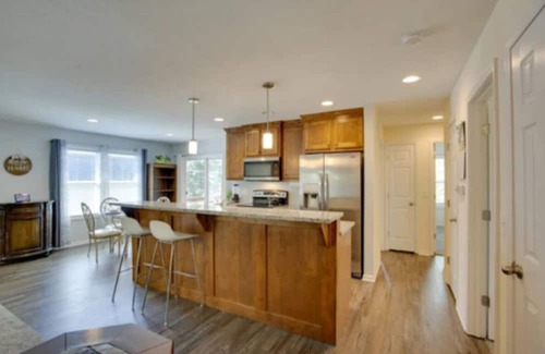 Lansing House | Spacious Country Family Haven in Lansing Kansas