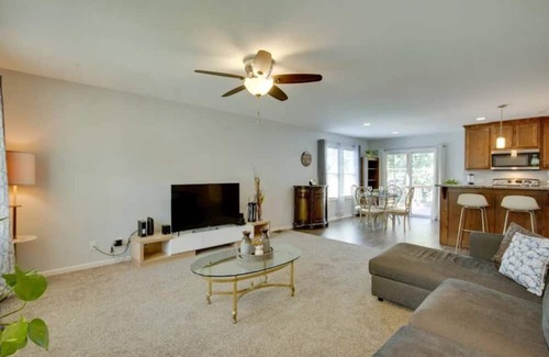 Lansing House | Spacious Country Family Haven in Lansing Kansas
