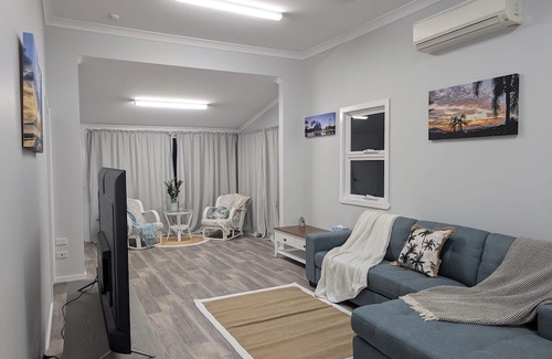 Parramatta Park Apartment | The Fraser - The Perfect Escape. Inner City Queenslander 2nd Floor.