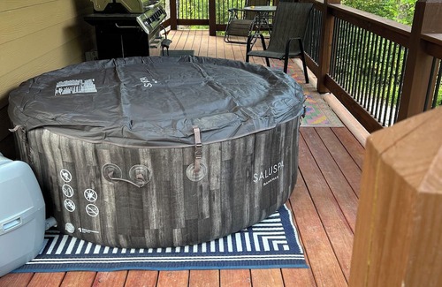 Dunlap Apartment | Quiet, relaxing, Guest House with large porch on Cagle Mountain in Dunlap, Tn.