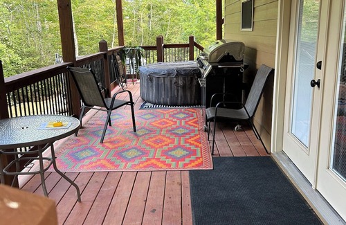 Dunlap Apartment | Quiet, relaxing, Guest House with large porch on Cagle Mountain in Dunlap, Tn.