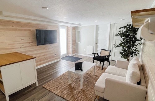 Osseo Apartment | Cozy 1 bd Modern Suite in gorgeous Osseo