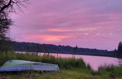 Lanark Highlands Cabin | Gallagher's Getaway. Off grid cabins on private lake