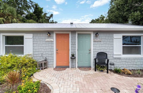 Ridge Wood Heights Cottage | Welcome to our cottages 1 mile from the Gorgeous White Siesta Key Beach