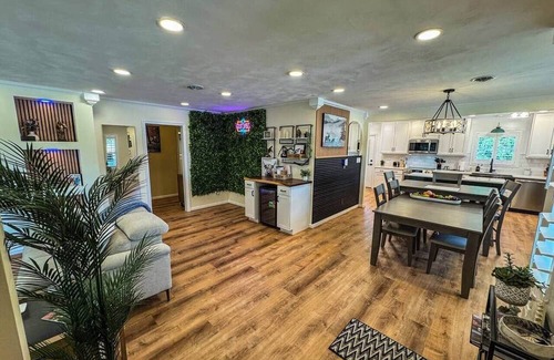 Providence Forge House | WELCOME TO THE VIBE- NEWLY LISTED! 3BR -Modern Brick home- 10 acres with 85in TV