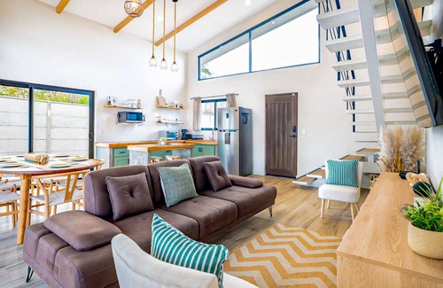Sardinal House | Spacious modern home with firepit, lush yard, dog friendly & near beach