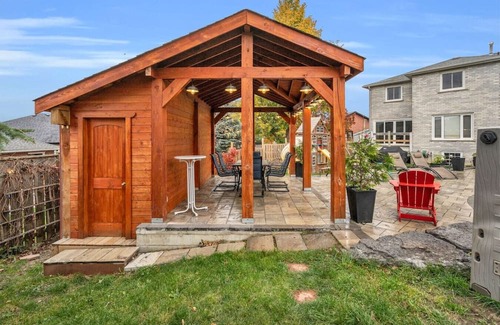 Bradford House | Backyard Oasis in Bradfrord-Pool