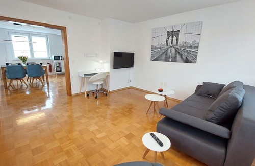 Tuttlingen Apartment | FeelHome Apartment Tuttlingen | Modern furnishings in New York style
