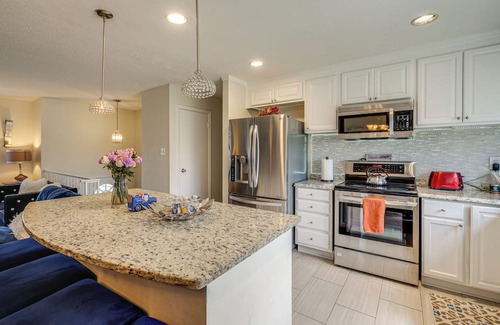 Oxon Hill-Glassmanor House | 7 Mi to National Harbor: Pet-Friendly Family Home
