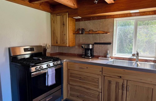 Salmon Cabin | Scenic Cabin Escape- Steps to Goldbug Trailhead