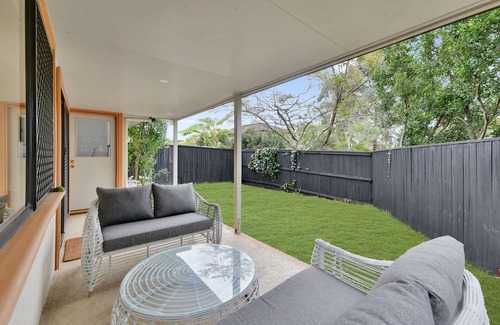 Carindale House | Homely 3-Bed Townhouse with Pool & Gym Access