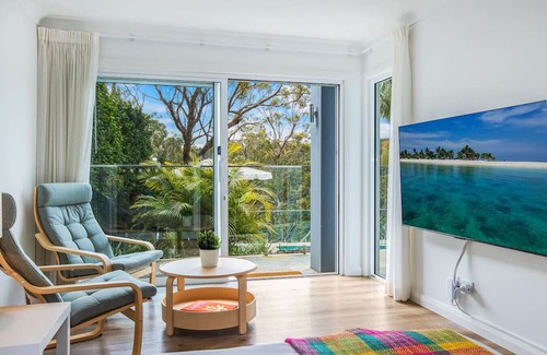 Forestville Apartment | Garigal Retreat with Pool access