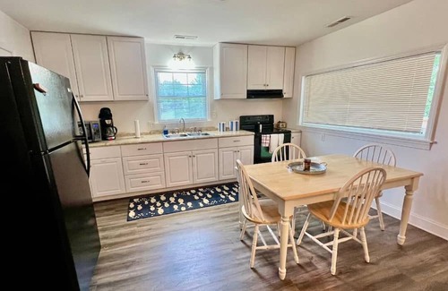 Clarksville House | Dockside Dreamz- Full duplex lake fun for 12