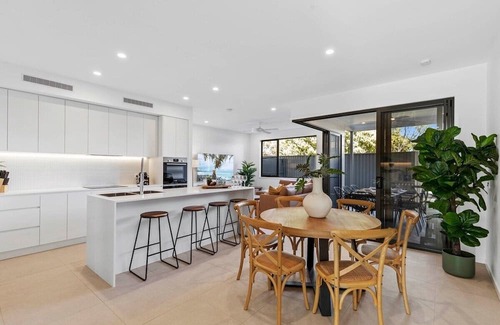 Albany Creek House | Albany Creek Retreat - 4BR Brand New Family Haven