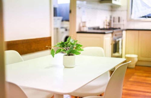 Balwyn North House | StayAU Pet-Friendly 4BR Retreat in Balwyn North